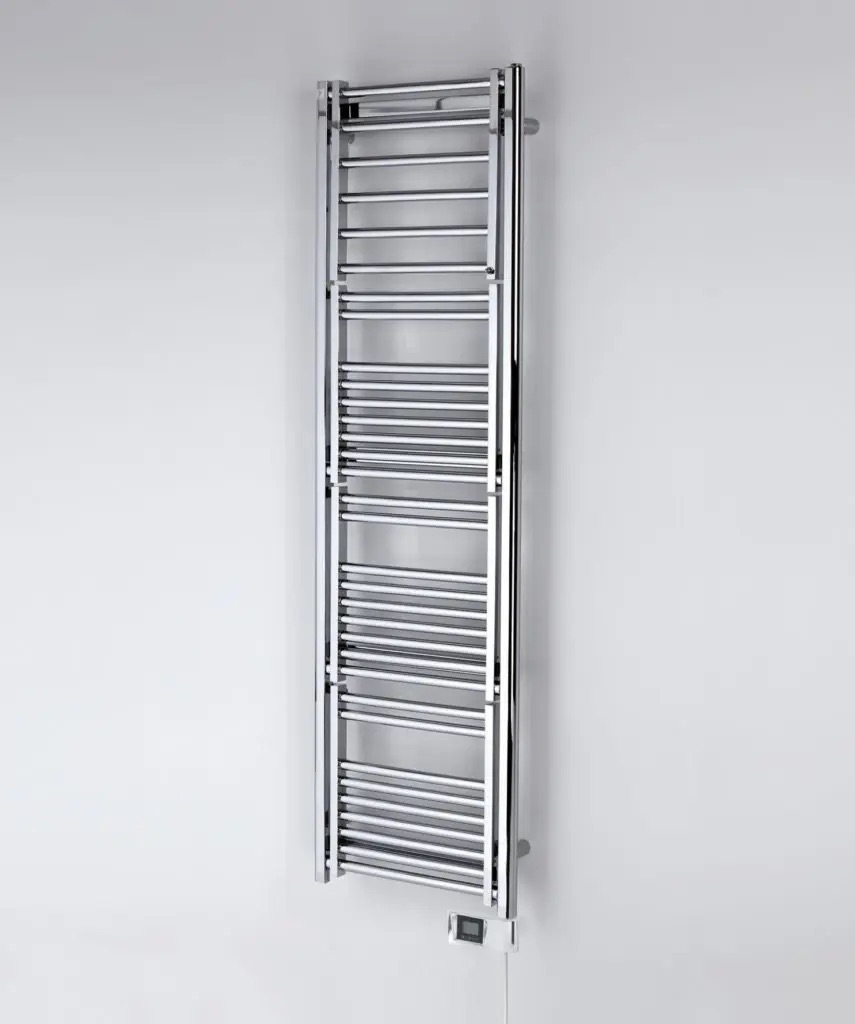 Radiateur sèche-serviettes électrique Stendy de Deltacalor en position repliée, solution gain de place dans la salle de bains