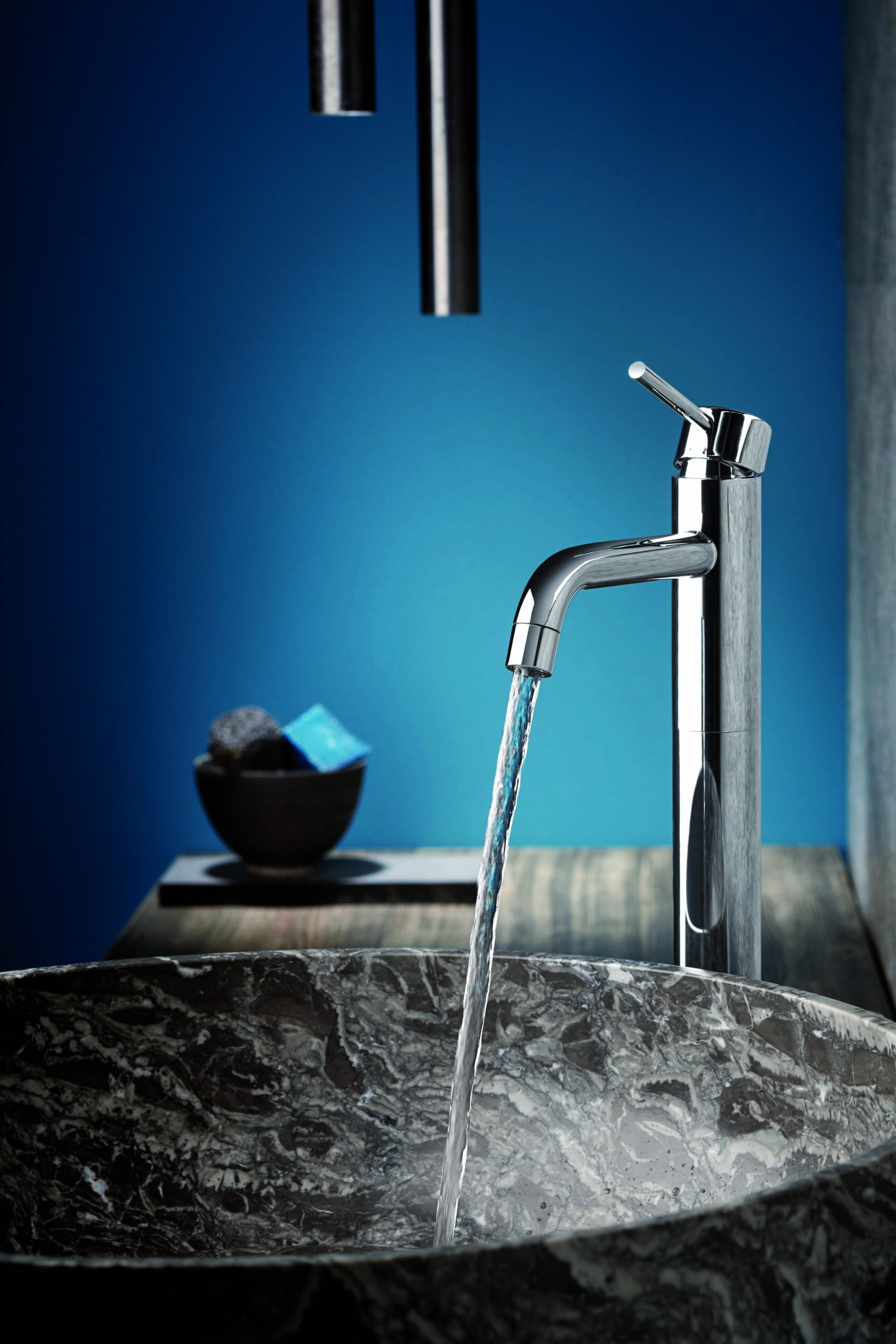 Mitigeur de lavabo réhaussé Xt Newform avec jet orienté, posé sur vasque à poser