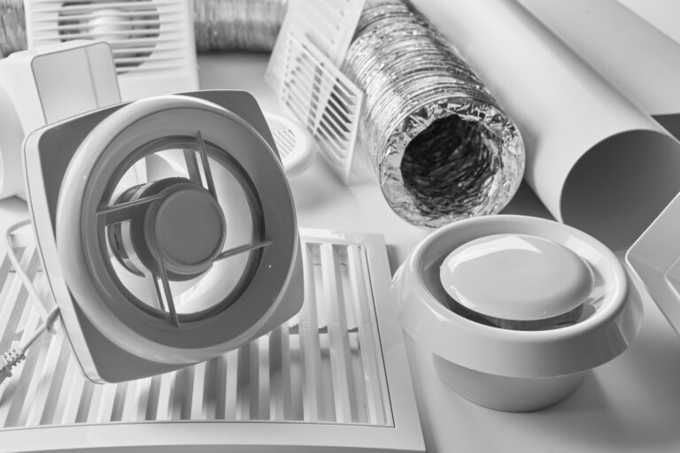 composants d’un système de ventilation pour salle de bains avec VMC